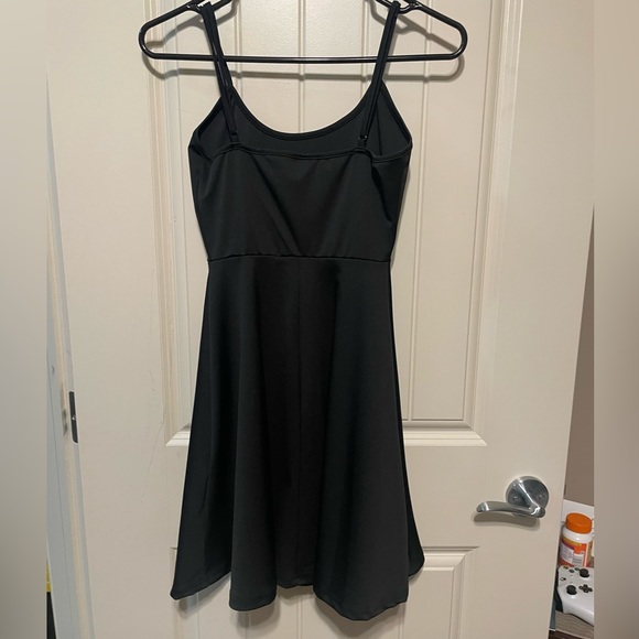 Little black dress - Picture 3 of 3